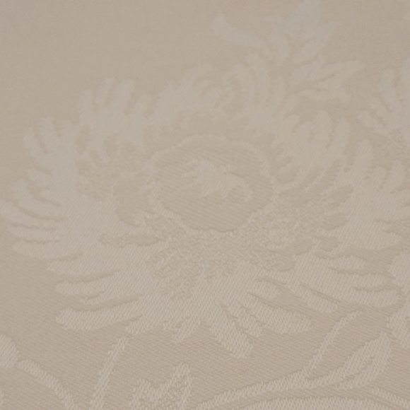 Fortunoff Ivory Damask Oval Tablecloth with 12 matching Napkins - Picture 3 of 10